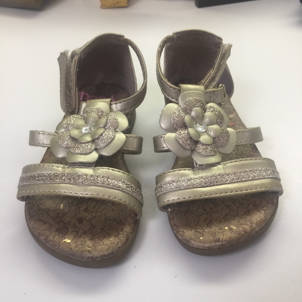 Dora the explorer size 5 toddler girl gold sandals